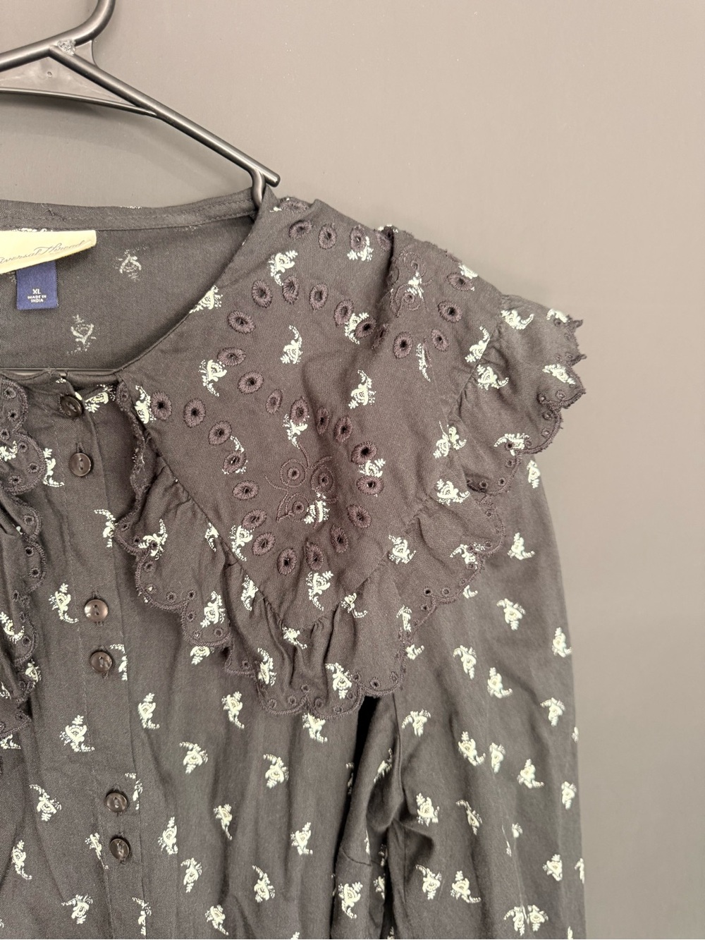 Universal Thread Gray Ruffled Floral-Print Button-Up Blouse - Picture 3 of 5